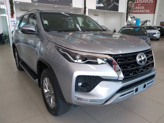 TOYOTA HILUX SW4 2024