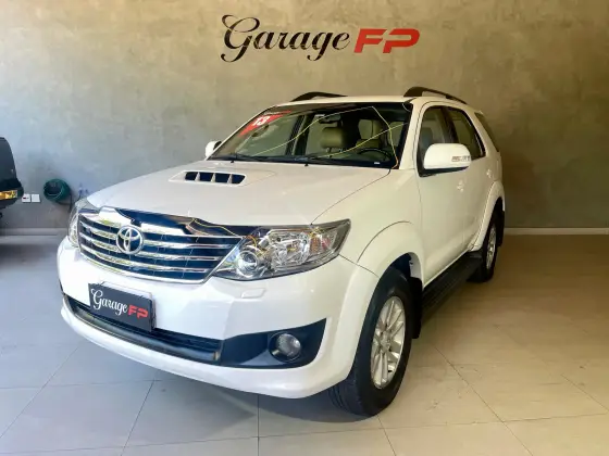 TOYOTA HILUX SW4 2013