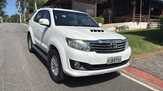 TOYOTA HILUX SW4 2015