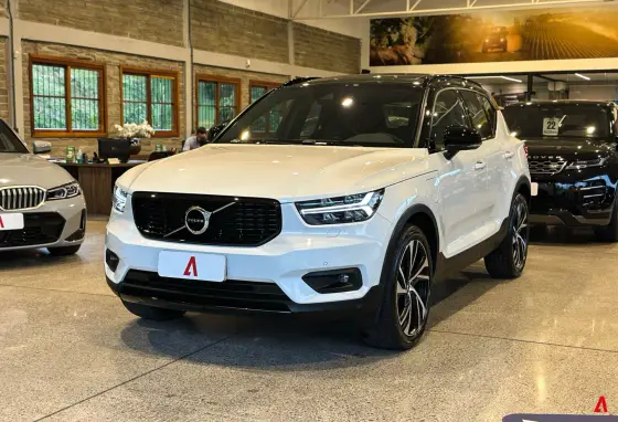 VOLVO XC40 2021