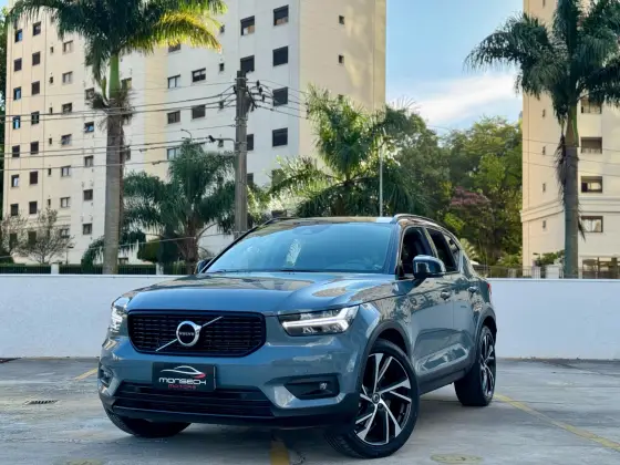 VOLVO XC40 2020