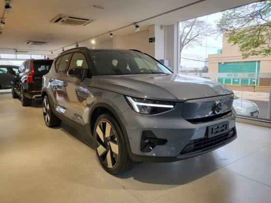 VOLVO XC40 2024