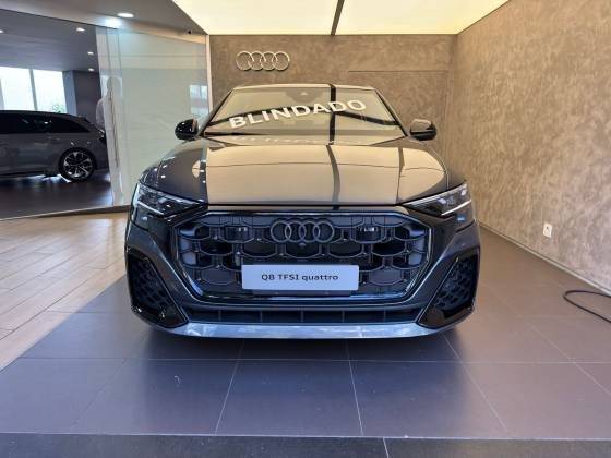 AUDI Q8 2025
