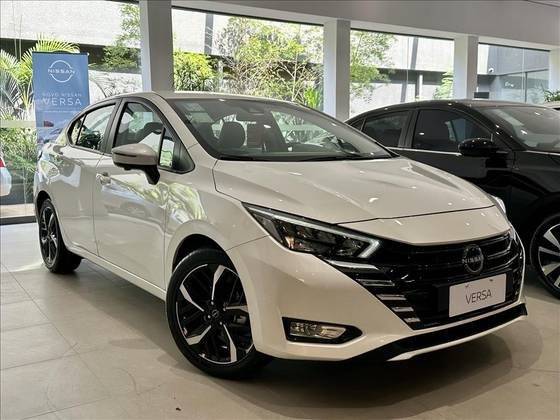 NISSAN VERSA 2025