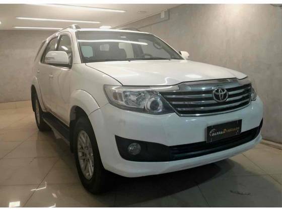 TOYOTA HILUX SW4 2013