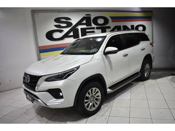 TOYOTA HILUX SW4 2021