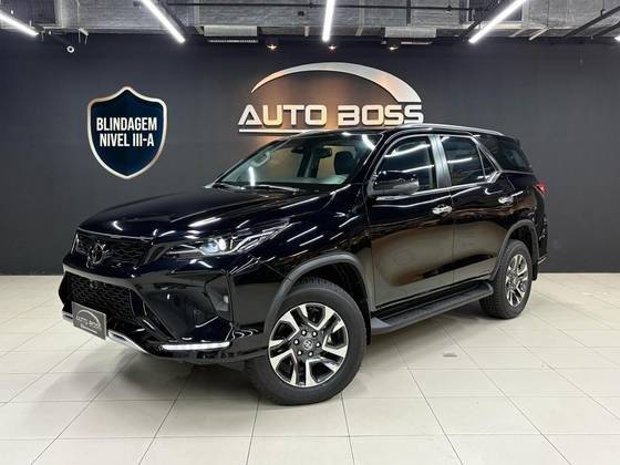 TOYOTA HILUX SW4 2025