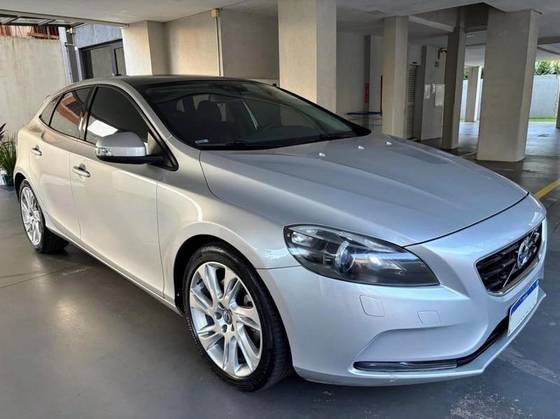 VOLVO V40 2013