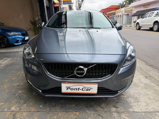 VOLVO V40 2019