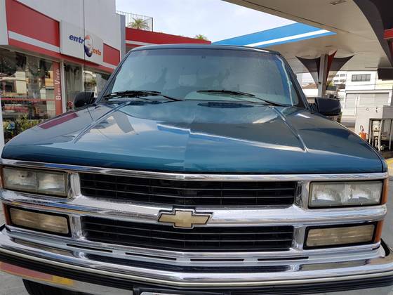 CHEVROLET SUBURBAN 1995