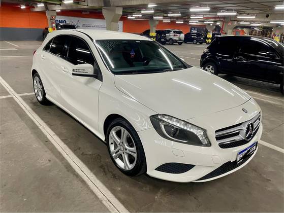 MERCEDES-BENZ A 200 2015