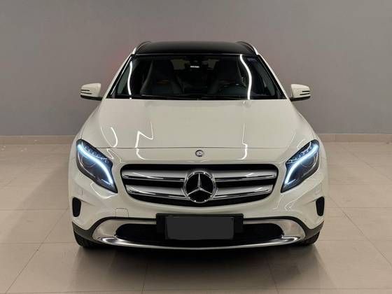 MERCEDES-BENZ GLA 200 2017