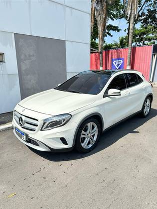 MERCEDES-BENZ GLA 200 2015