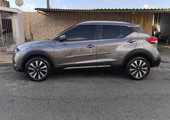 NISSAN KICKS 2017