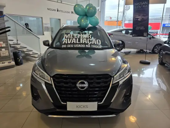 NISSAN KICKS PLAY 2025