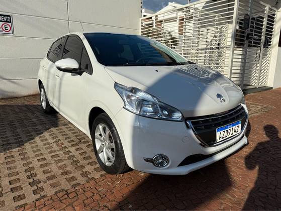 PEUGEOT 208 2015