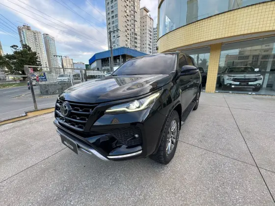 TOYOTA HILUX SW4 2022