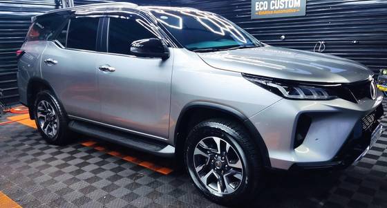 TOYOTA HILUX SW4 2024