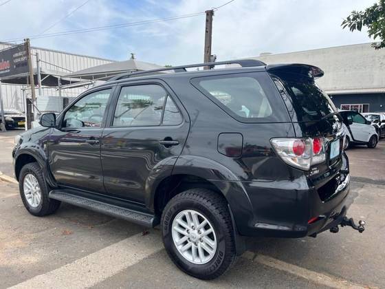 TOYOTA HILUX SW4 2012