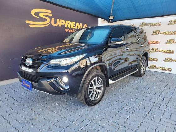 TOYOTA HILUX SW4 2016