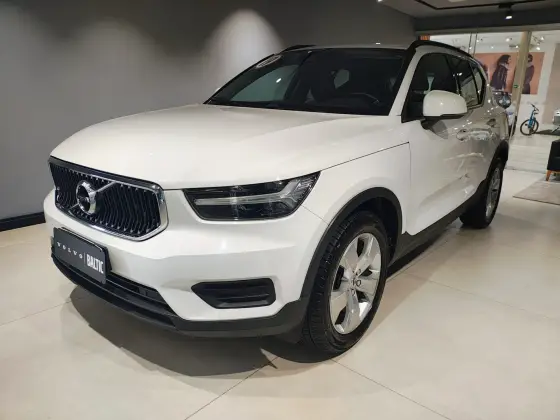 VOLVO XC40 2019