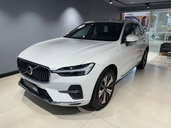 VOLVO XC60 2023