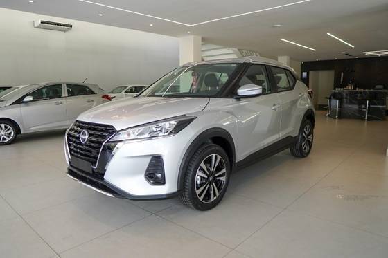 NISSAN KICKS PLAY 2025