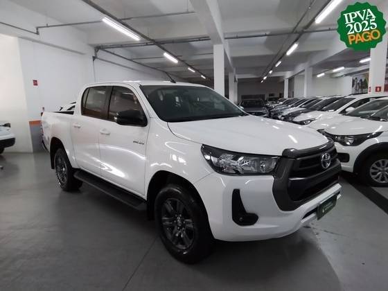 TOYOTA HILUX 2024