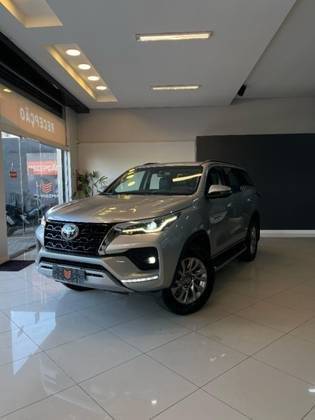 TOYOTA HILUX SW4 2022