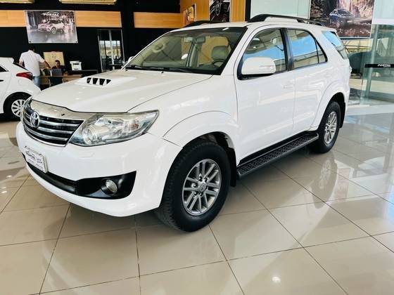 TOYOTA HILUX SW4 2013