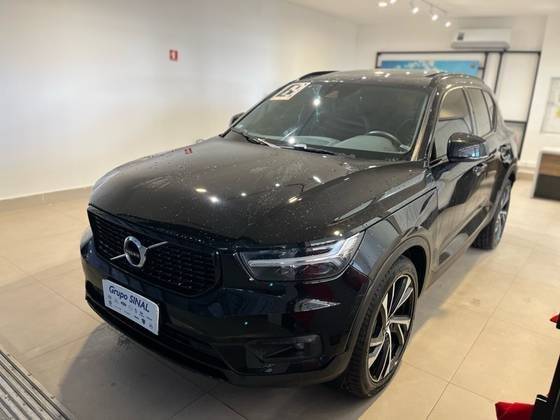 VOLVO XC40 2019