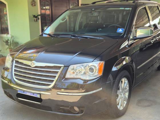 CHRYSLER TOWN & COUNTRY 2010