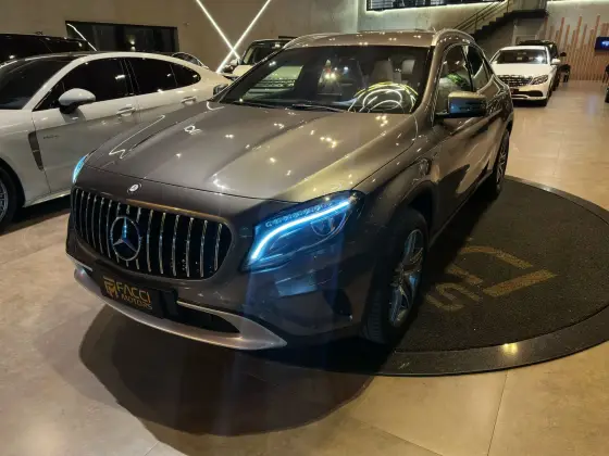 MERCEDES-BENZ GLA 200 2015