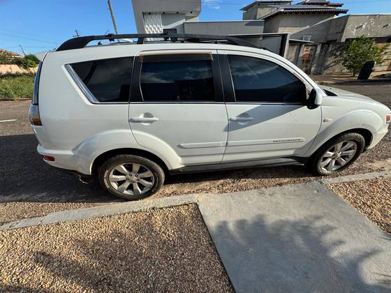 MITSUBISHI OUTLANDER 2012