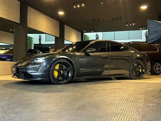 PORSCHE TAYCAN 2022