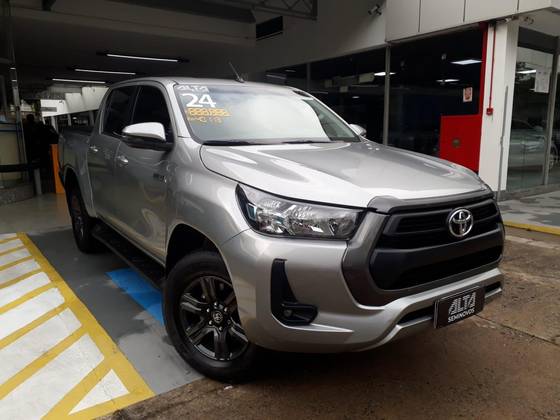 TOYOTA HILUX 2024