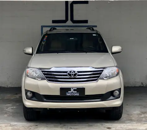 TOYOTA HILUX SW4 2015