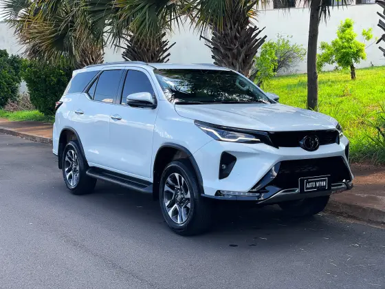 TOYOTA HILUX SW4 2024