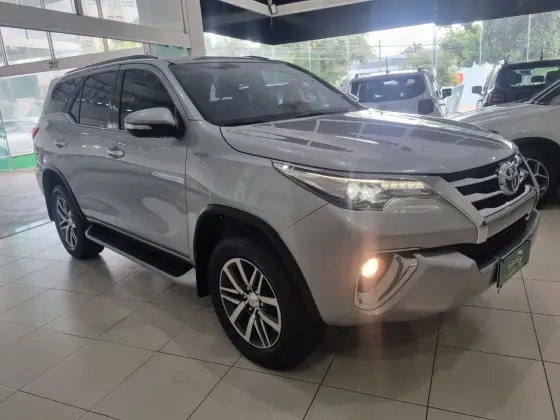 TOYOTA HILUX SW4 2017