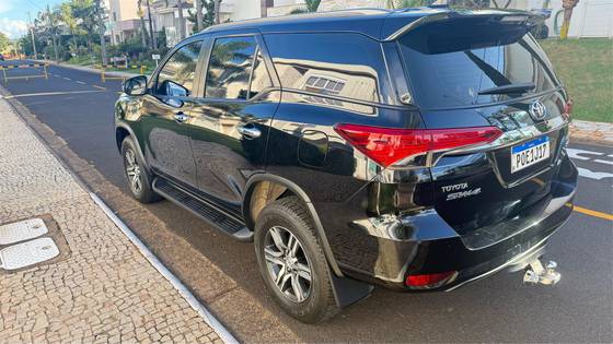 TOYOTA HILUX SW4 2017