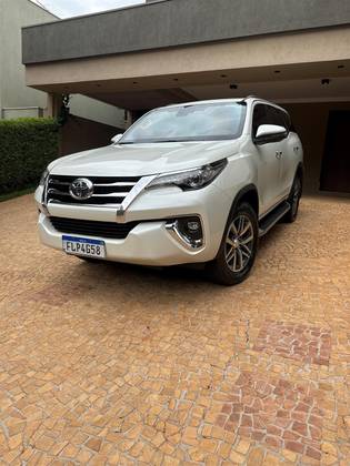 TOYOTA HILUX SW4 2020