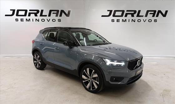 VOLVO XC40 2022