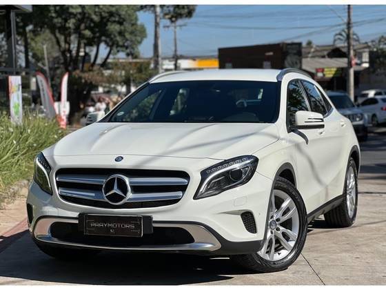 MERCEDES-BENZ GLA 200 2015
