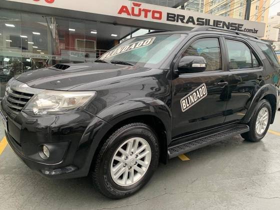 TOYOTA HILUX SW4 2013