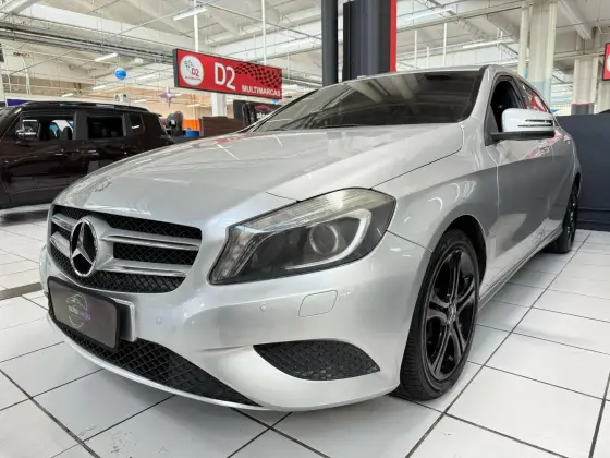 MERCEDES-BENZ A 200 2015