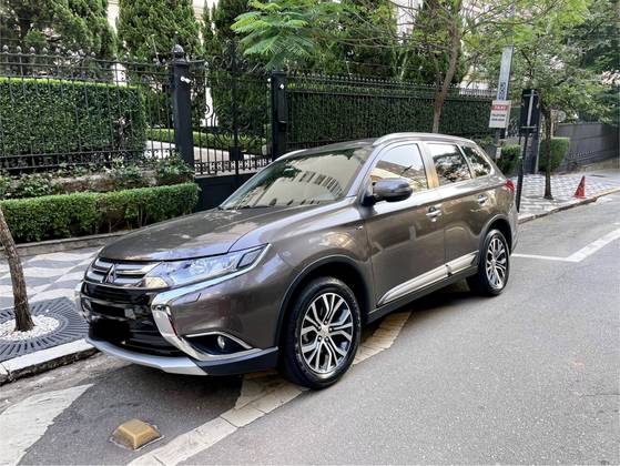 MITSUBISHI OUTLANDER 2018