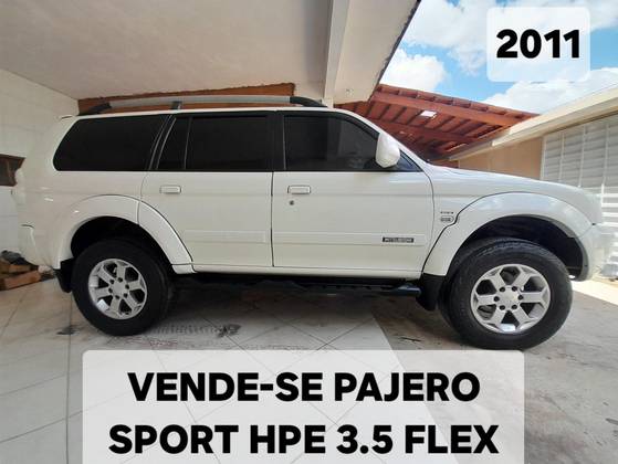 MITSUBISHI PAJERO 2011