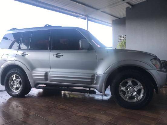MITSUBISHI PAJERO 2002