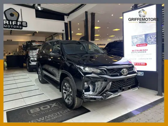 TOYOTA HILUX SW4 2025