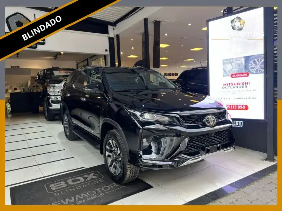 TOYOTA HILUX SW4 2025